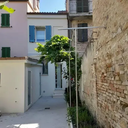 Casacciuga, Luminosa E Casa Con Giardino Feriehus