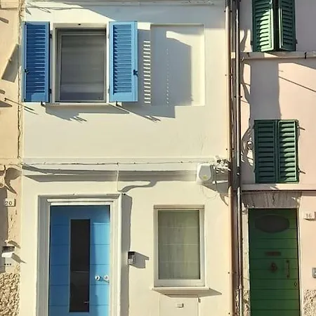 Casacciuga, Luminosa E Casa Con Giardino *