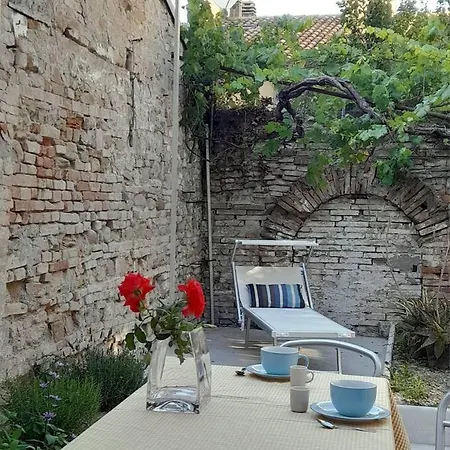 Casacciuga, Luminosa E Casa Con Giardino Feriehus *
