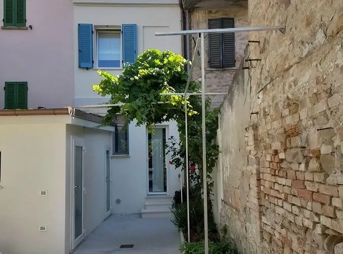Casacciuga, Luminosa E Casa Con Giardino Ferienhaus