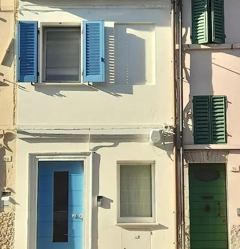 Casacciuga, Luminosa E Casa Con Giardino *